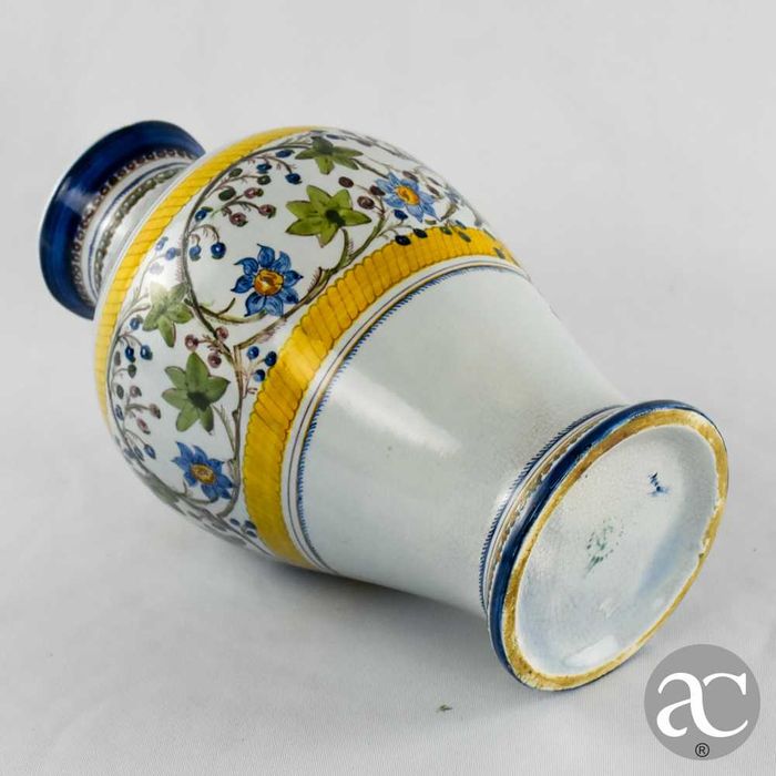 Jarra pintada à mão em Faiança Carvalhinho