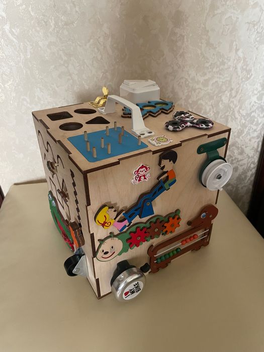 Бізікуб для малюка 24*24