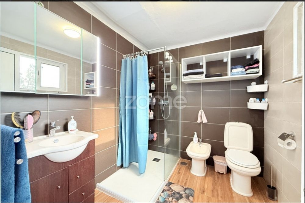 Moradia Térrea T2+1 remodelada, com terreno.