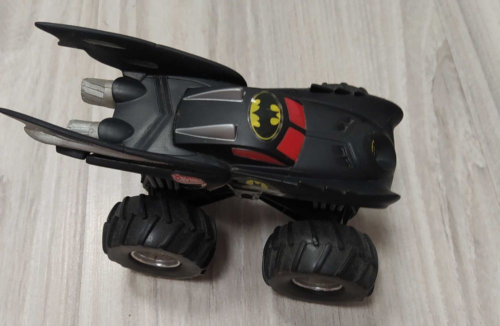 Batmobile MATTEL z 2003 roku