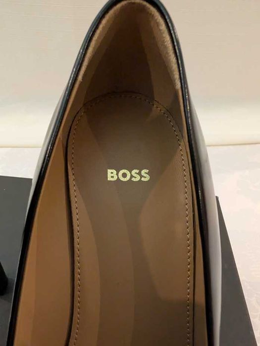 Sapatos BOSS em pele - NOVOS