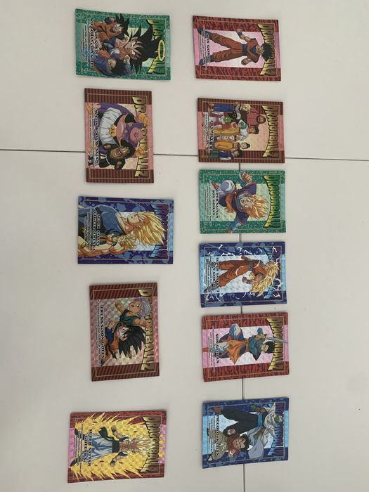 Coleção de cartas Yu-Gi-Oh e Dragon Ball Z com muitas foils