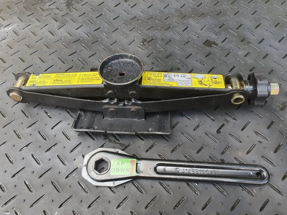 MERCEDES A W168 PODNOŚNIK LEWAREK TRAPEZOWY SAMOCHODOWY A1685830415