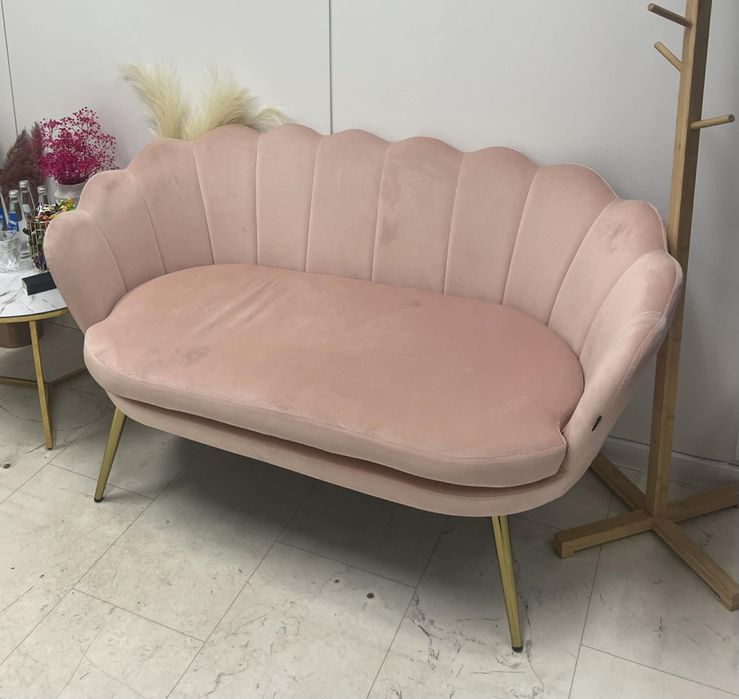 Sofa muszelka pudrowy róż