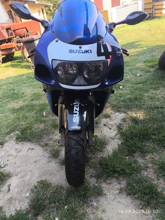 Suzuki GSX-R srad 600 silnik