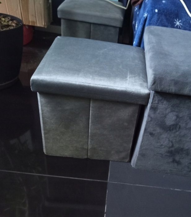 Pufa welurowa składana ze schowkiem