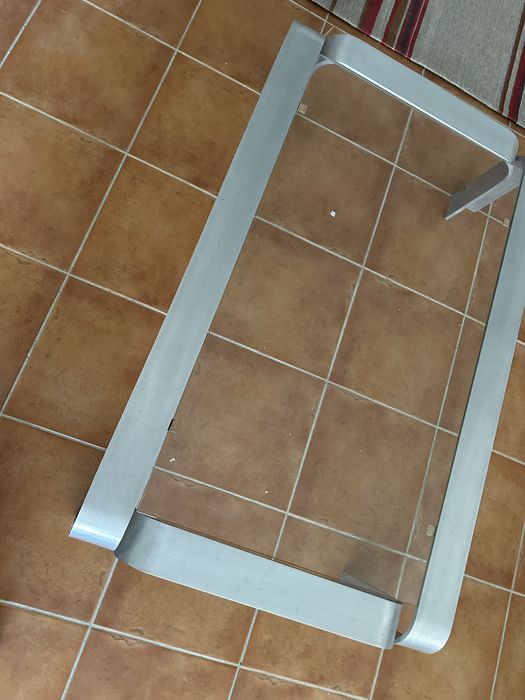 Mesa de Centro Moderna em Vidro e Metal