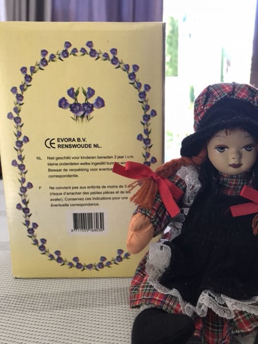 Porcelanowa lala