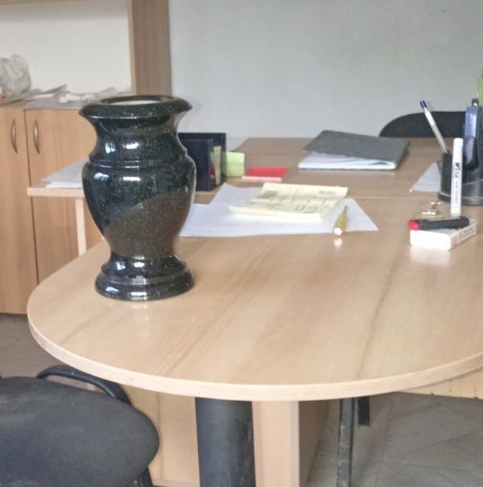 Ваза Гранітна чорна 25х15