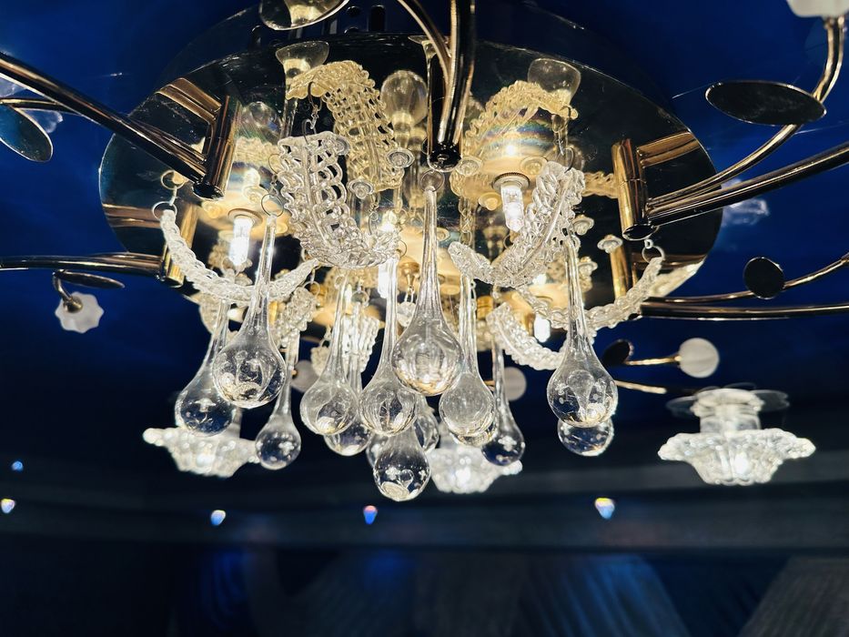Розкішна люстра на 16 лампочок