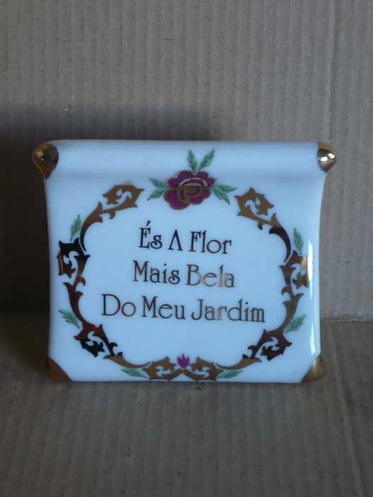 Lembrança ornamental de cerâmica