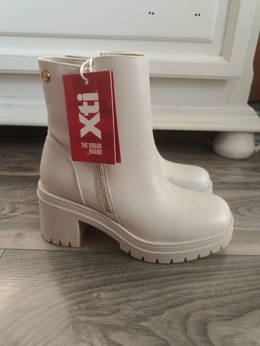 Nowe botki jasny beż