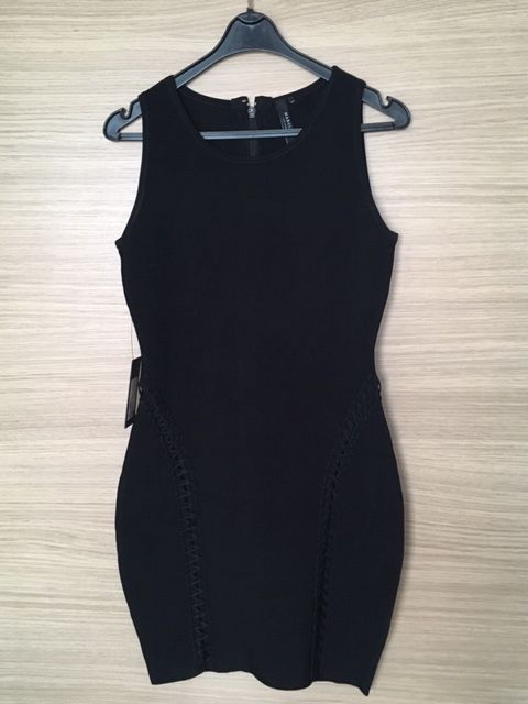 Sukienka czarna marki Marciano by Guess.