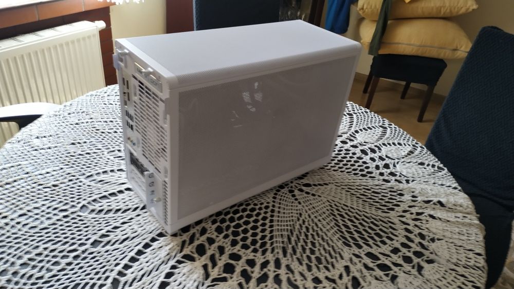 Komputer RX 9070 Ryzen 7700 24gb ram Windows 11