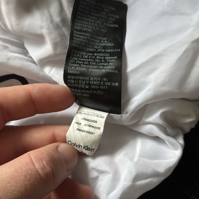 Пуховик Calvin Klein ( Size по бірці S, факт M ) Стан 9/10