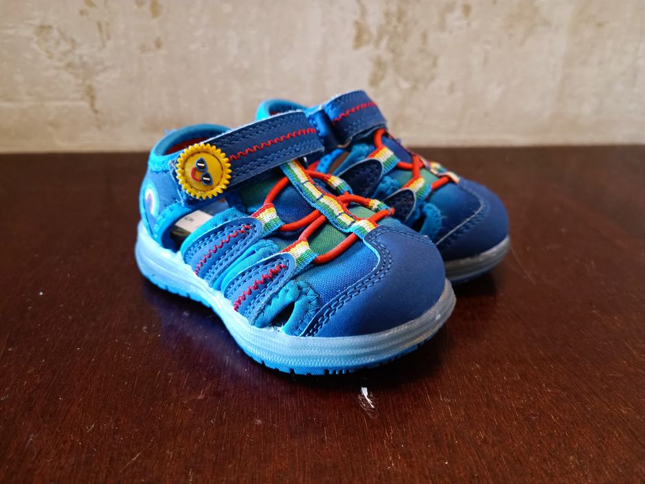 Летние босоножки с подсветкой