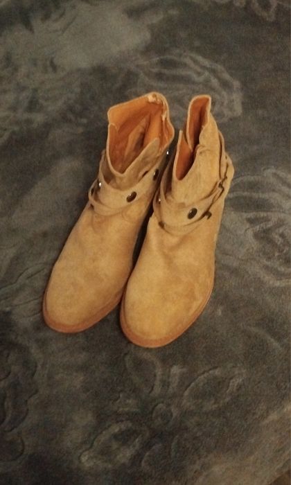 Botki, kozaczki beżowe, zamszowe, ocieplane rozm. 41