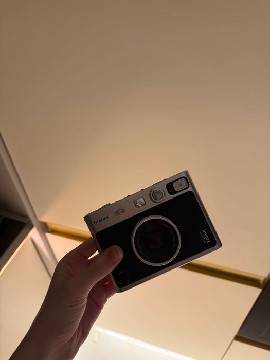 Камера + принтер Fujifilm Instax Mini Evo Hybrid