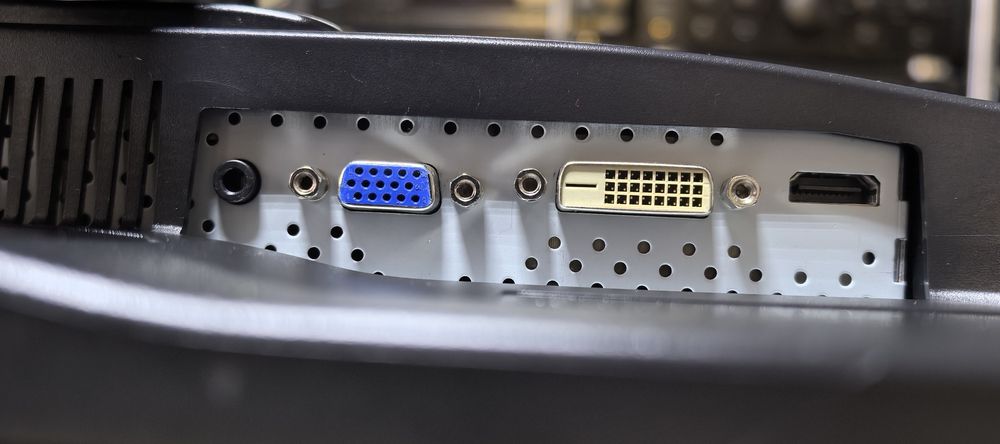 Монітор LG IPS235 P/23"/VGA/DVI/HDMI