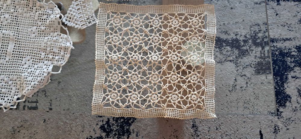 Trabalhos em renda feito à mão