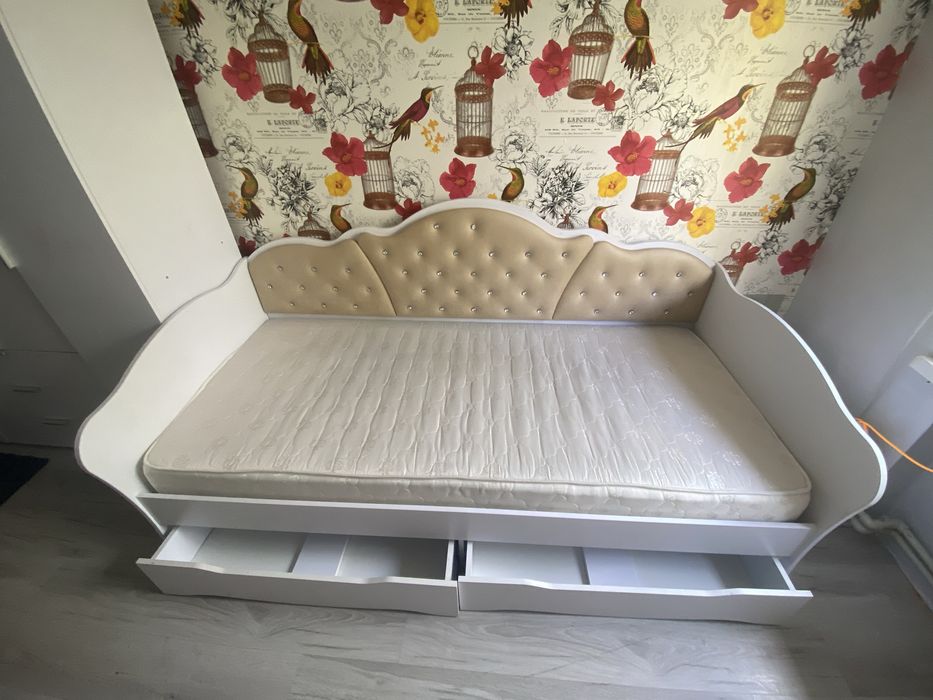 Ліжко в гарному стані