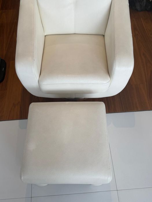 Fotel obrotowy z pufą KLER