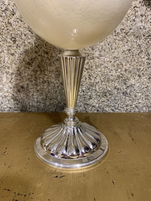 Casticais em prata eleborados com ovos de avestruz