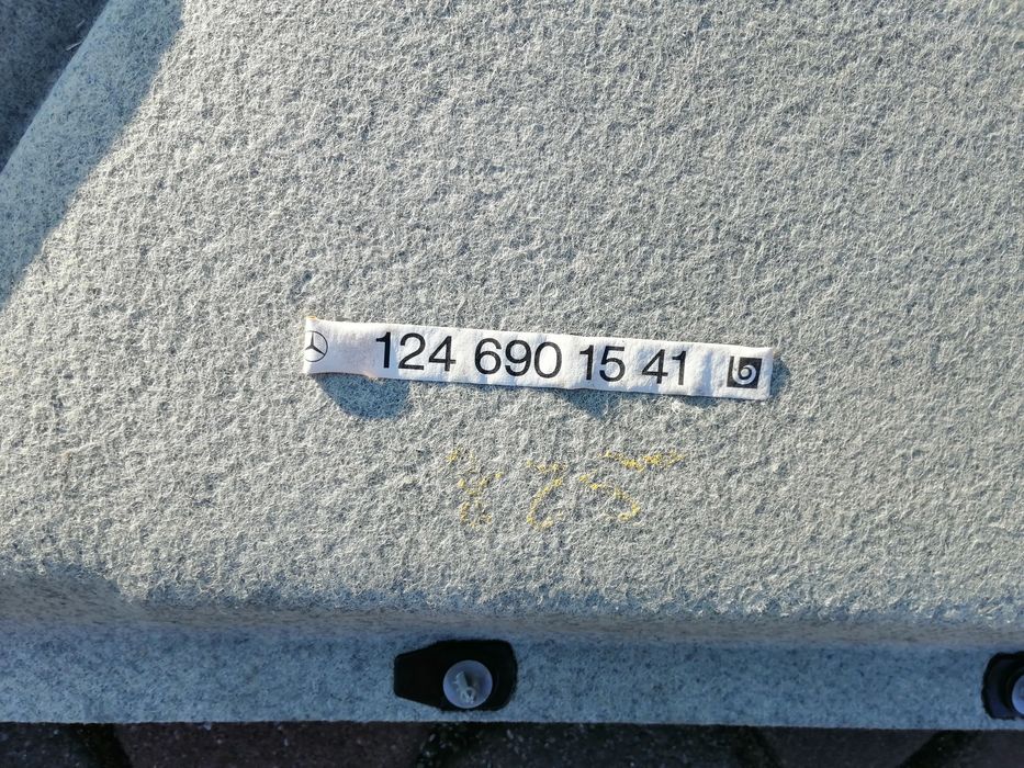 Tapicerka klapy bagażnika Mercedes W124 Coupe