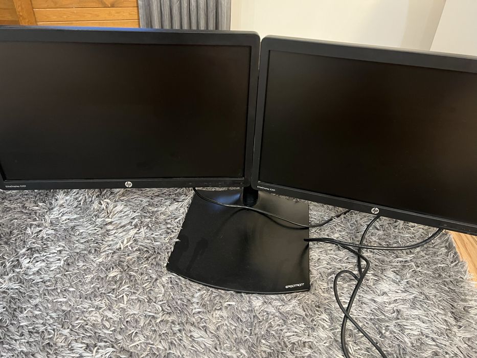 Suporte com dois monitores incluidos