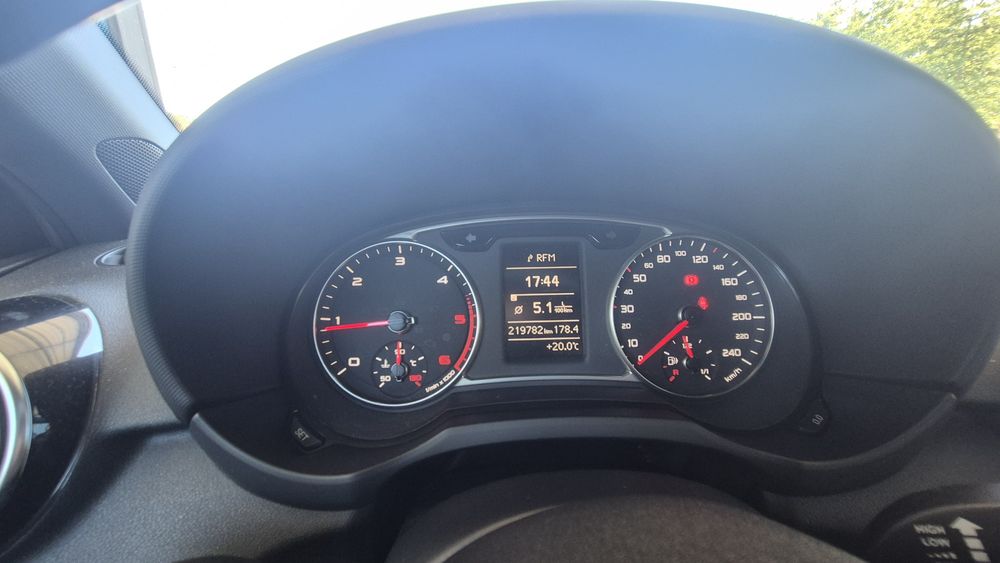 Audi A1 1.6 TDI 105cv S line – 2011 – 220.000 km