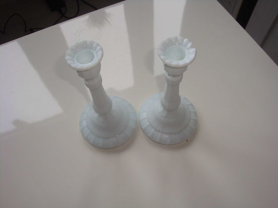 Świeczniki  porcelanowe białe