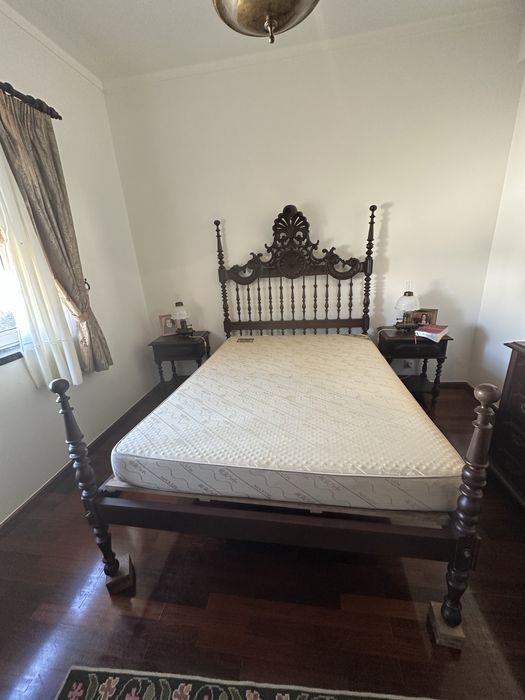 Cama de casal estilo clássico e Colchão