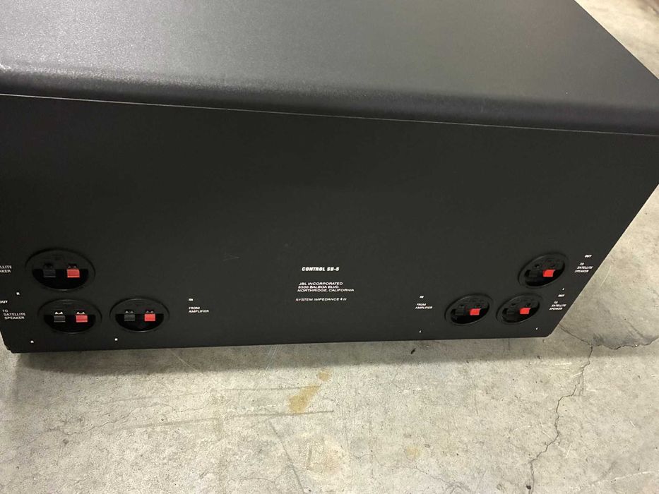 Conjunto de Colunas Control 5 JBL + Subwoofer SB-5 - 1 Und.