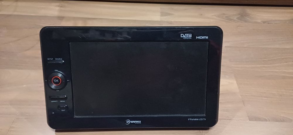 Tablet i samochodowy telewizor