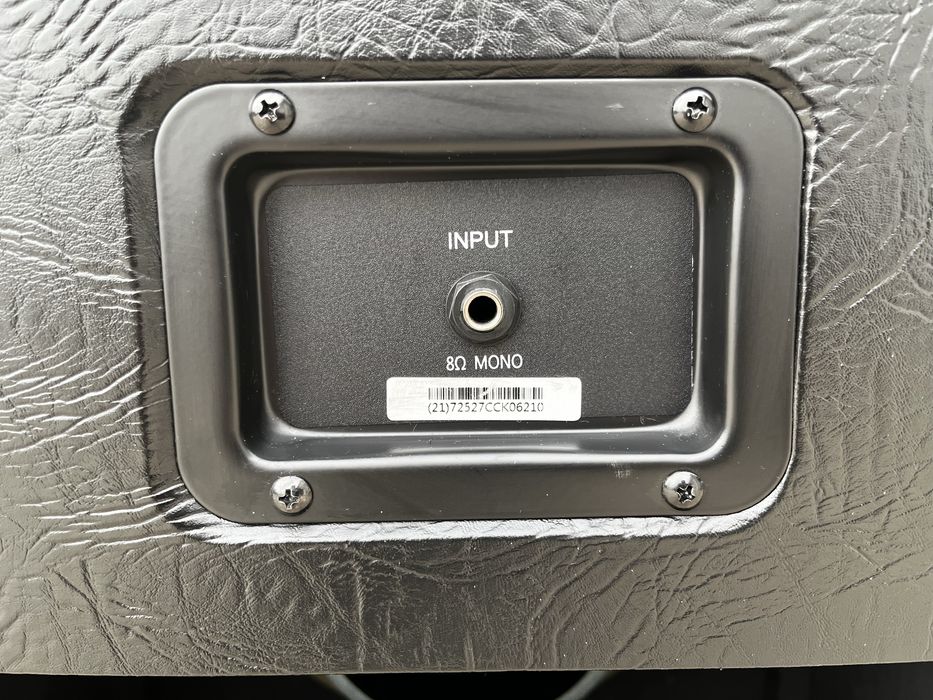 Coluna 1x12 Celestion V30 Harley Benton