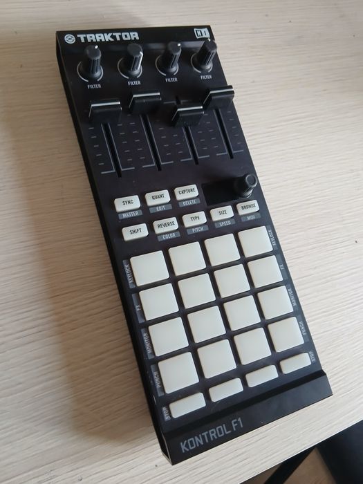 Zestaw Native Instruments Traktor Kontroler  X1 + F1