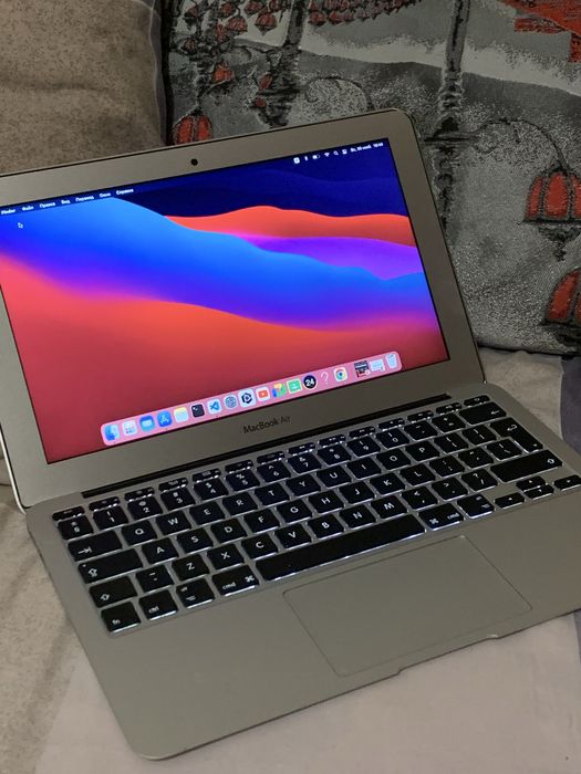 Apple MacBook Air 11-inch 2014 –軽量＆コンパクト MacBook Air 11 インチ Early 2014