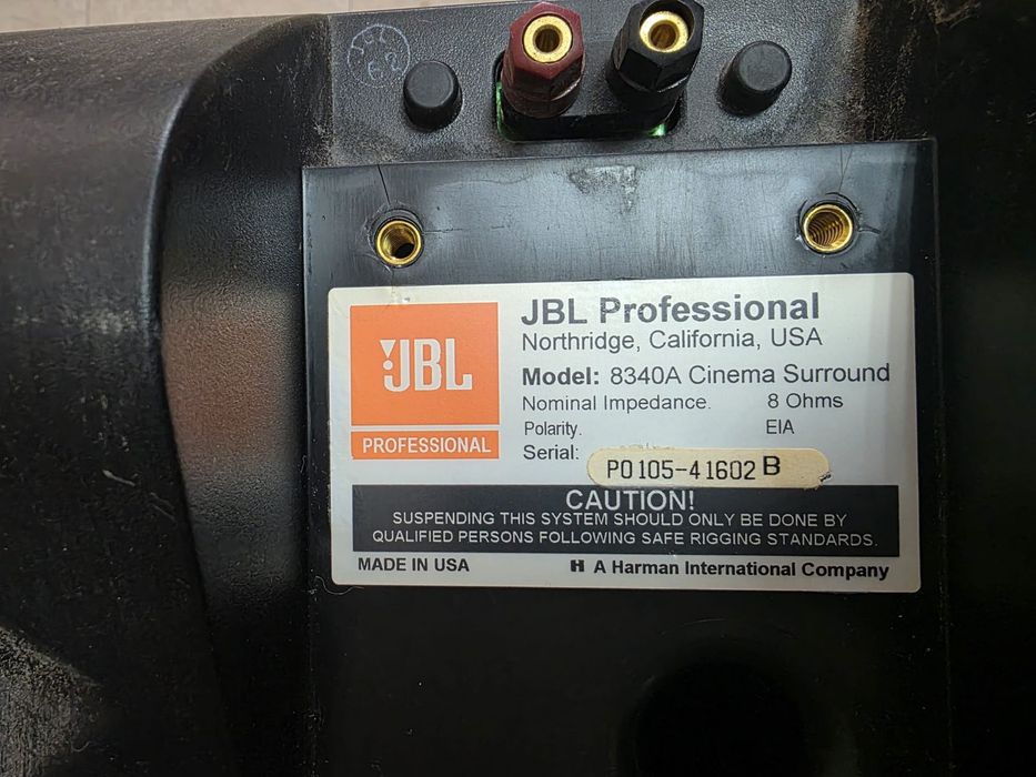 Colunas JBL de parede / ambiente – Par em excelente estado