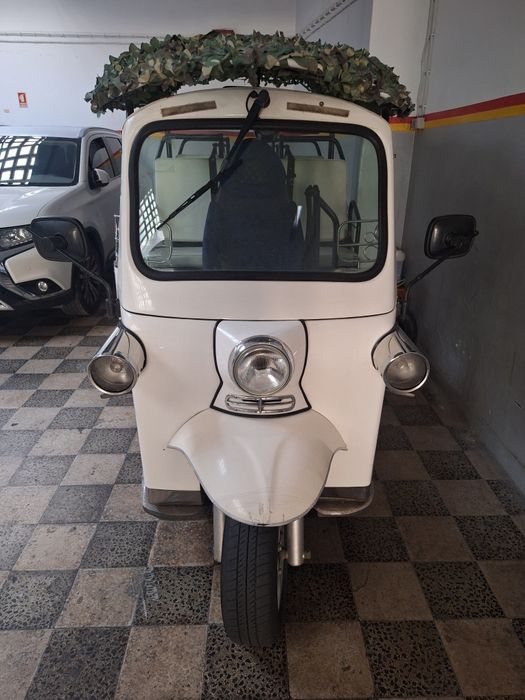 Tuk-Tuk Limo 4 + 1 Lugares