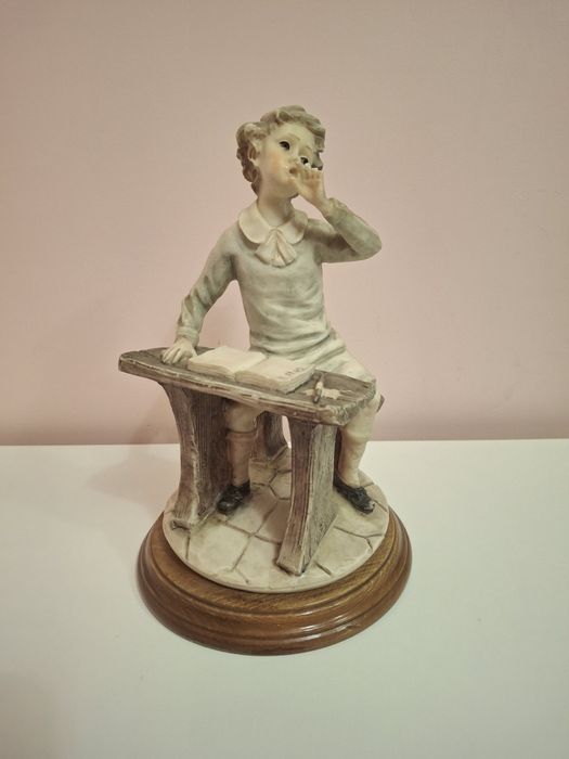 Giuseppe Armani – figurka „Uczeń przy ławce” 25,5 cm