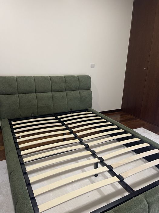 Cama estofada nova