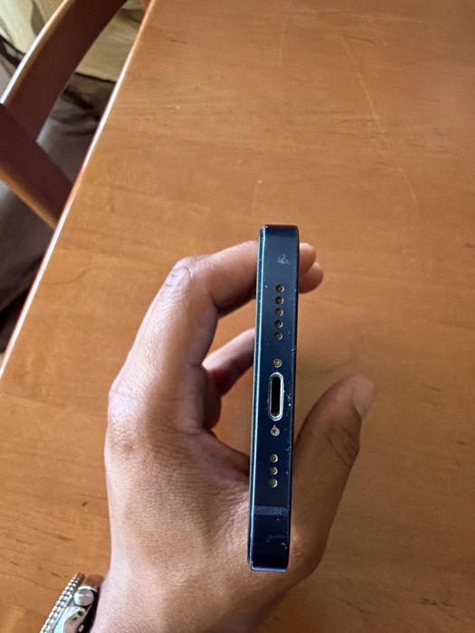 Iphone 12.