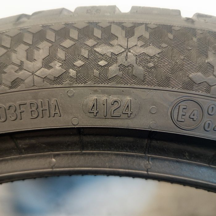225/45R18 Continental Winter contact XL