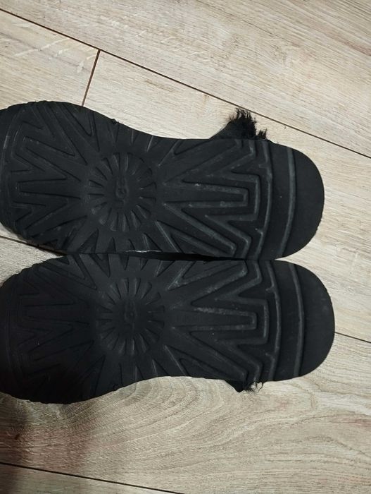 UGG Mini Bailey Button ll size 8 / 39