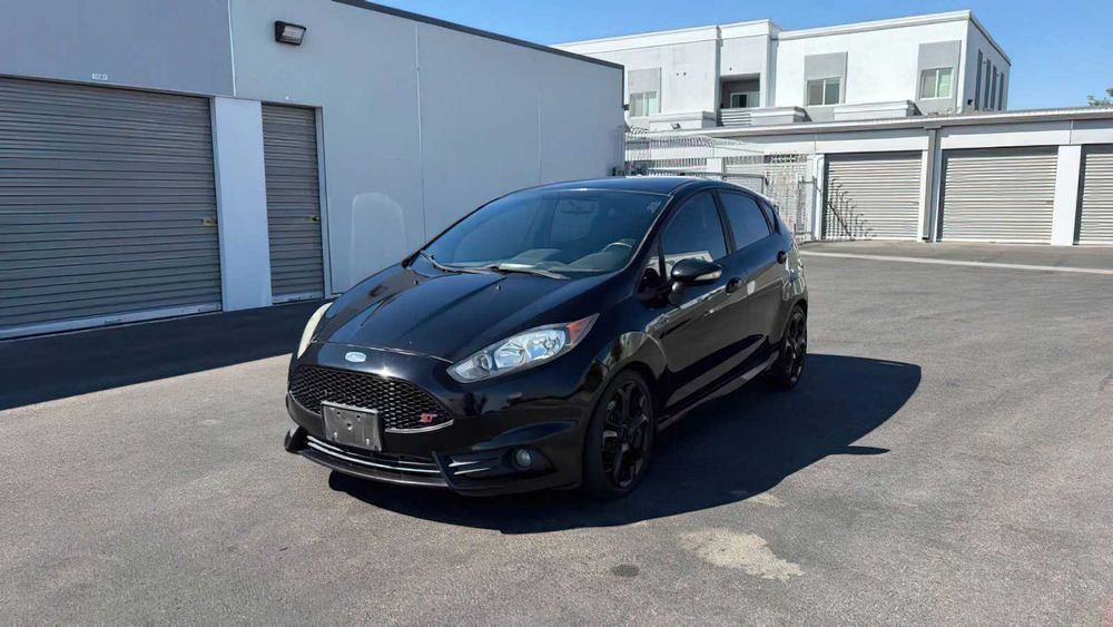 Ford Fiesta SE      2016