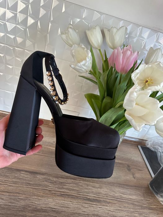 Туфлі в стилі Bratz versace