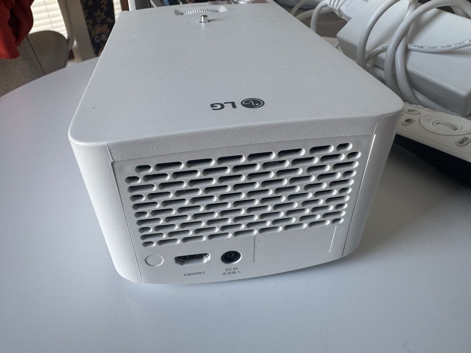 Projektor wyświetlacz LG Cine Beam HF65LSR hdmi