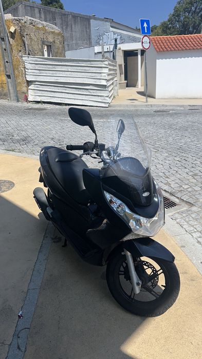 Honda PCX 125 2013 Preta – Automática – Económica