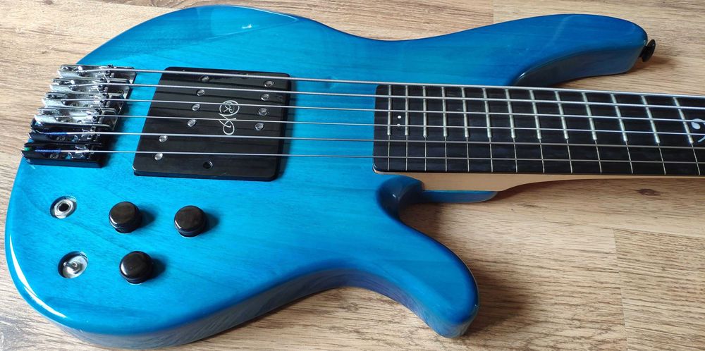 Gitara basowa hybryda, 6-cio strunowa