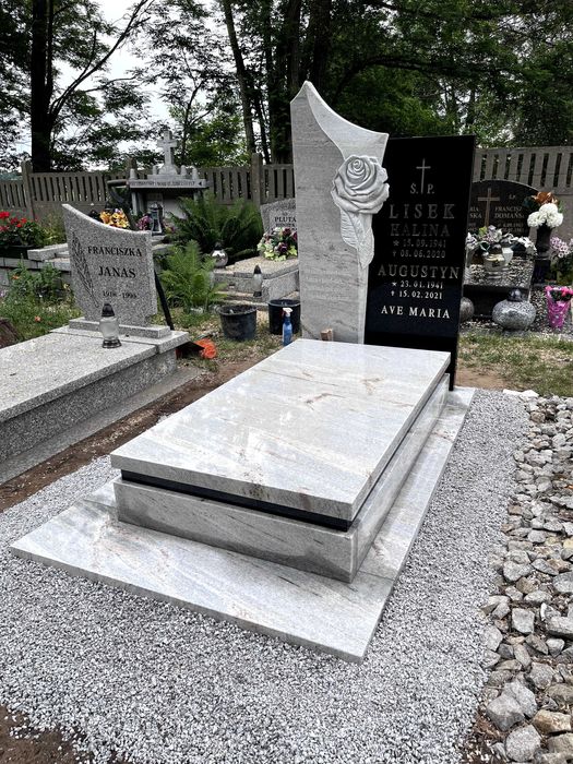 Nagrobek granitowy RÓŻA BRYŁA